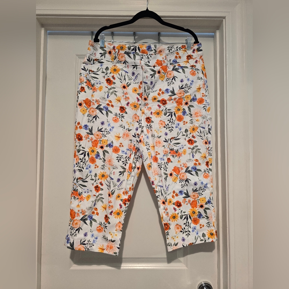 St John's Bay Floral Cropped Women's Jeans Size 16 Capri